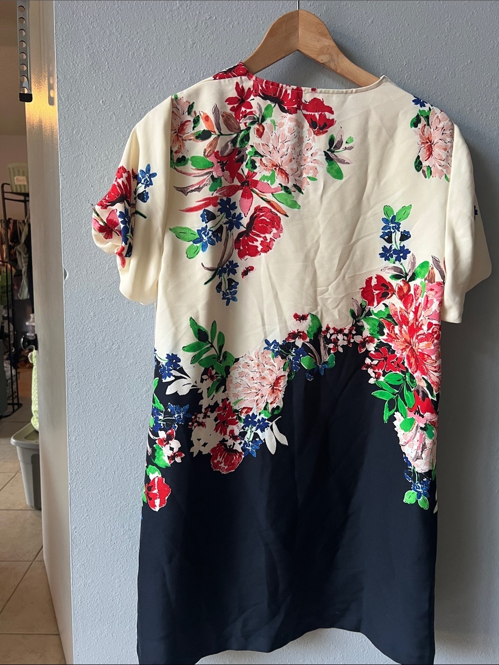 Zara Cream and Navy Floral V-Neck Mini Dress - Picture 6 of 8